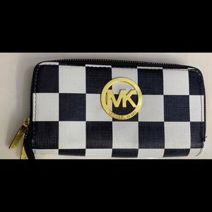 Michael kors checked wallet